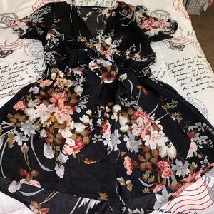 jumpsuit with triangle neckline in high abdomen